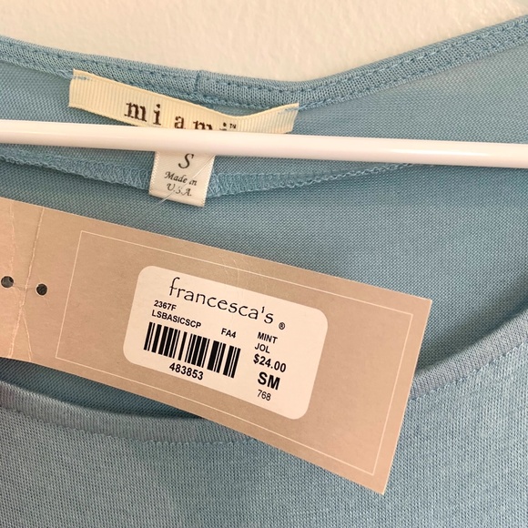 NWT Soft and Flowy Francesca’s Long Sleeve Top - Picture 5 of 5